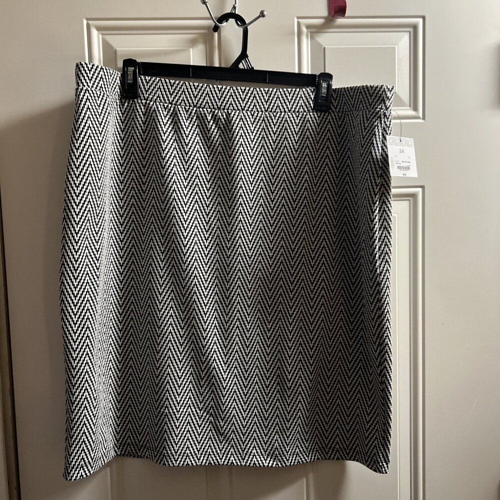 Liz Claiborne Skirt Womens 2x Black White Chevron